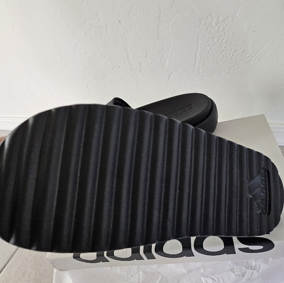 Adilette slides - Picture 3 of 6